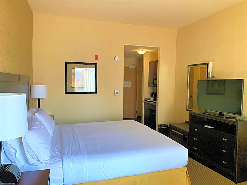 Holiday Inn Express & Suites Fresno Northwest-Herndon By IHG