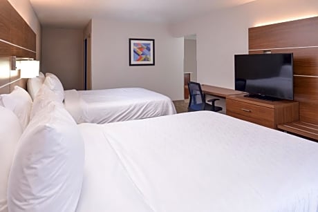 2 Queen Beds 1 Bedroom Suite