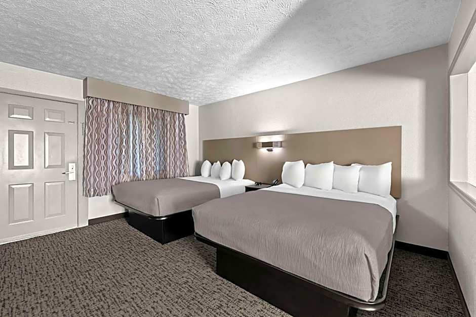 Quality Inn & Suites At Dollywood Lane