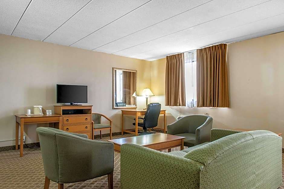 Quality Inn & Suites Fairview