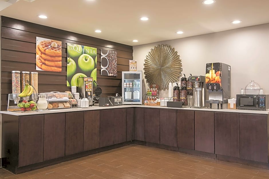La Quinta Inn & Suites by Wyndham Brooklyn East