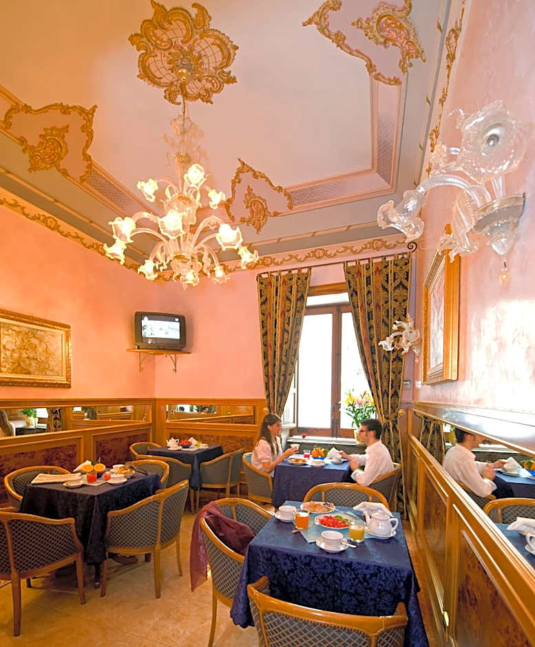 Hotel Joli