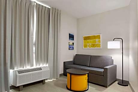 Queen Suite with Two Queen Beds - Non-Smoking