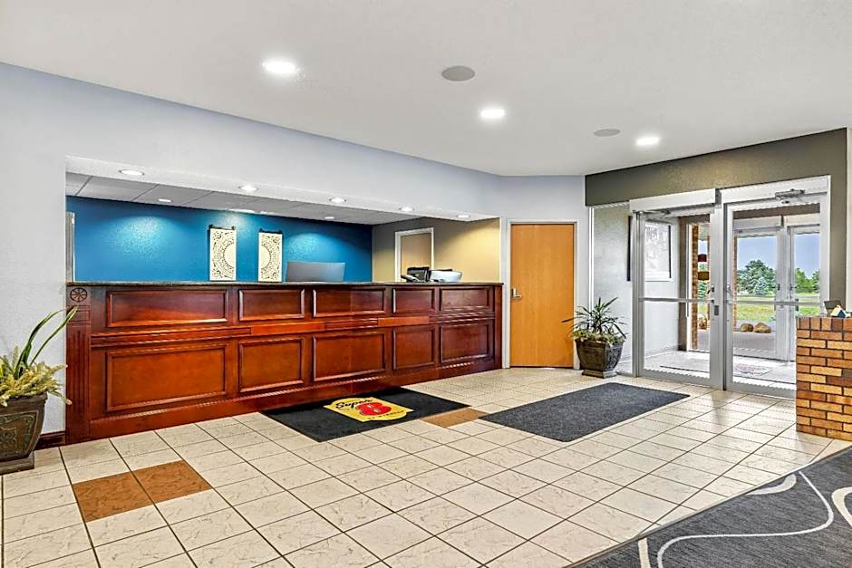 Super 8 by Wyndham Osseo WI