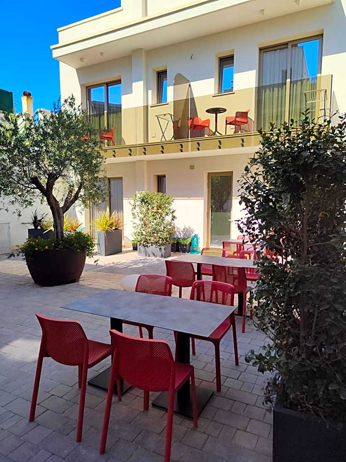 11 Catalani Rooms