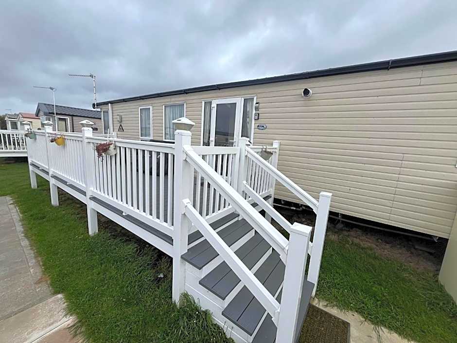 Heron 41, Scratby - California Cliffs, Parkdean, sleeps 6, pet friendly, bed linen and towels included - close to the beach
