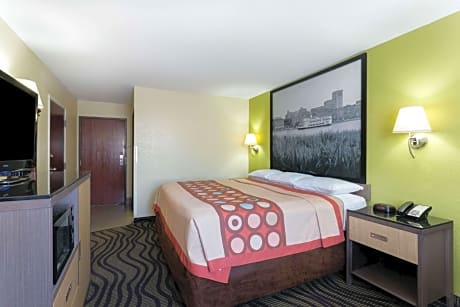 1 King Bed Non-Smoking