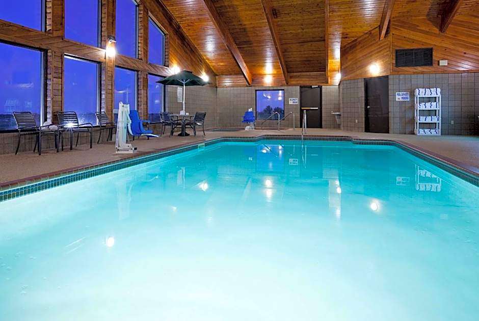 AmericInn by Wyndham Osceola