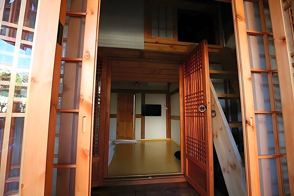 Gaeunchae Hanok Guesthouse Jeonju 2