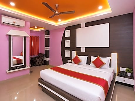 Deluxe Room with Air Conditioning