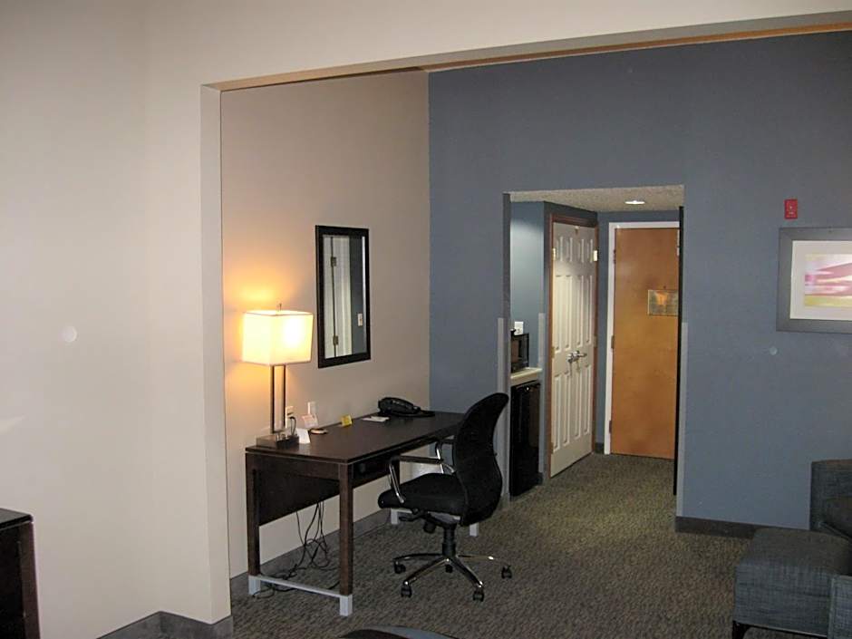 Wingate By Wyndham Fargo
