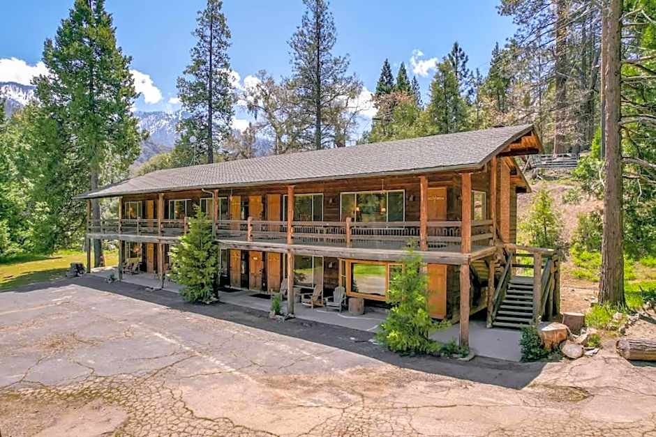 Camp Nelson Lodge Room 10