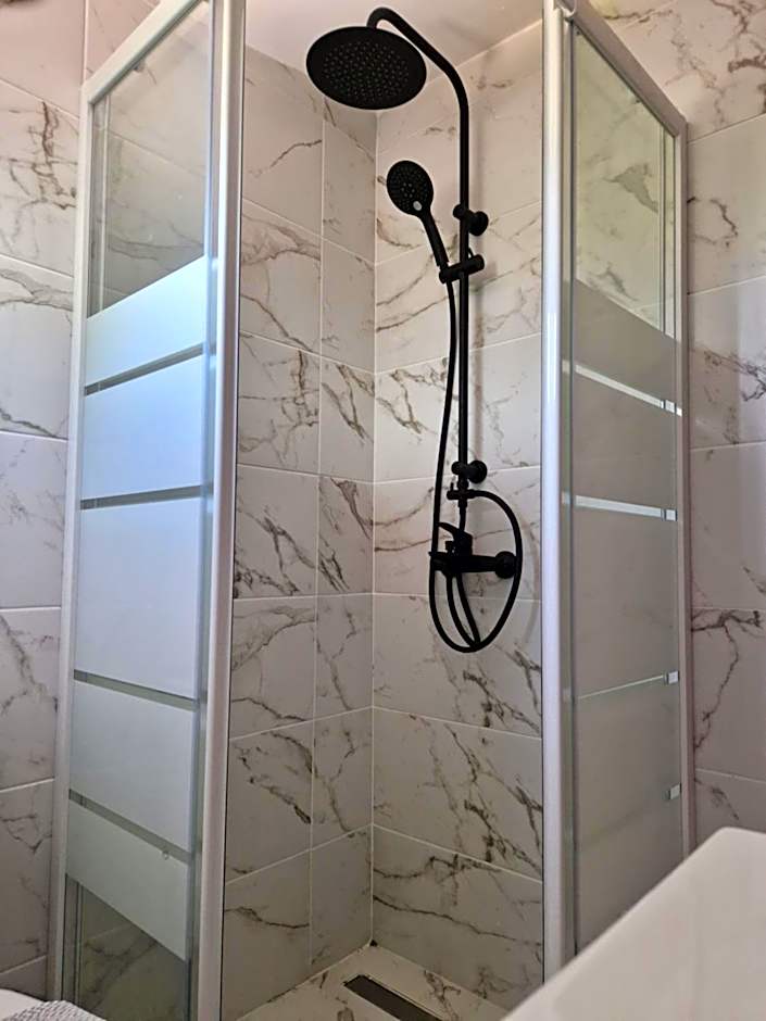 On the wave studios Spitakia sto kyma