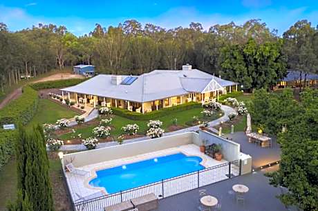 Thistle Hill Guesthouse - walk to many wineries and restaurants