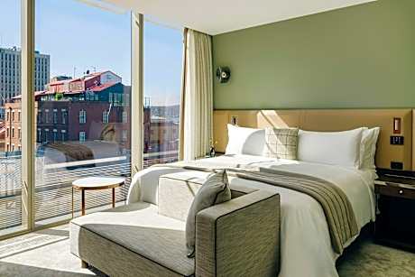 Pavilion King Suite, 1 Bedroom Larger Suite, 1 King, Water view