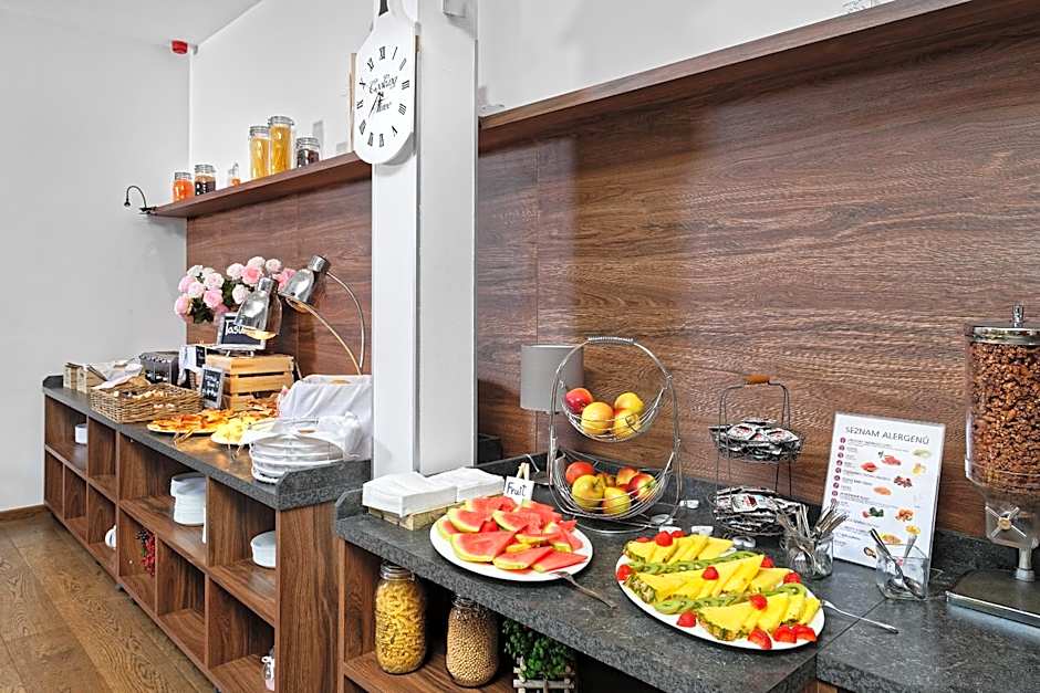 Hotel Aura Design & Garden Pool