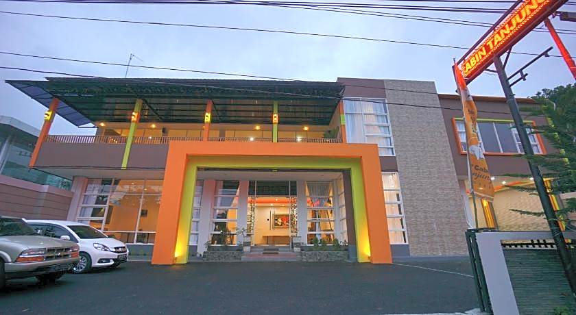 The Cabin Tanjung Hotel