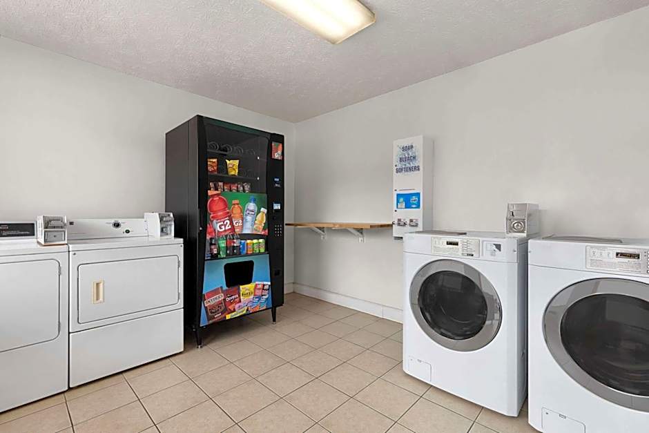 Super 8 by Wyndham Whites Creek/ Nashville NW Area