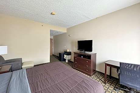 Accessible King with Roll In Shower Non-Smoking