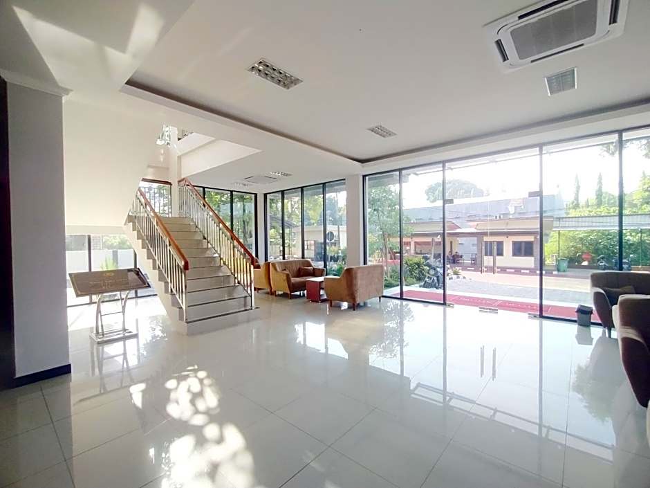 Urbanview Wisma Wirasatya Akpol Semarang By RedDoorz – Semarang, IA