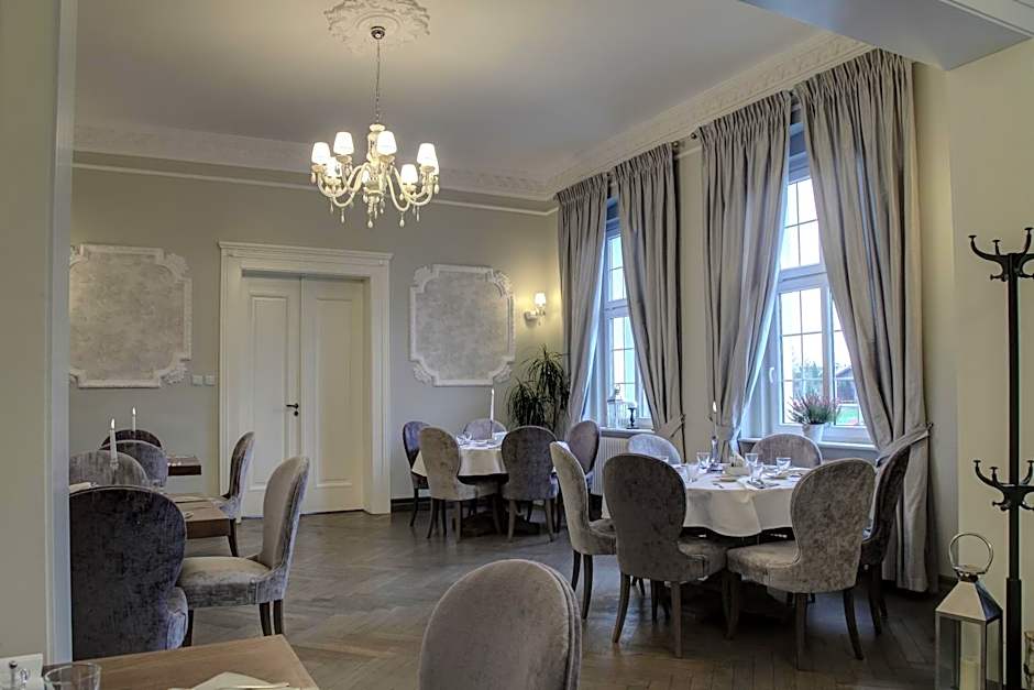 Zespół Pałacowo-Parkowy Bądzów