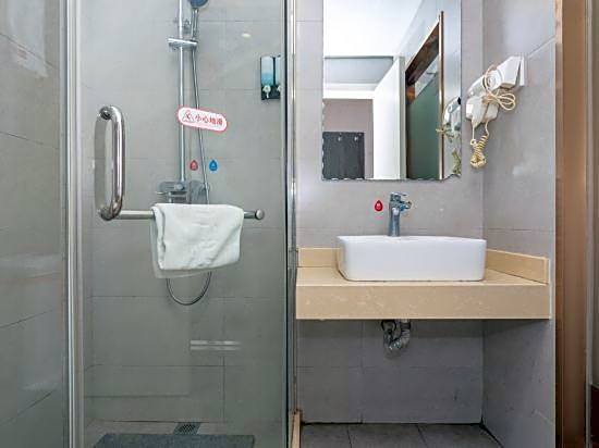 Shell Shanghai Baoshan District Tieli Road Subway Station Tiefeng Road Hotel
