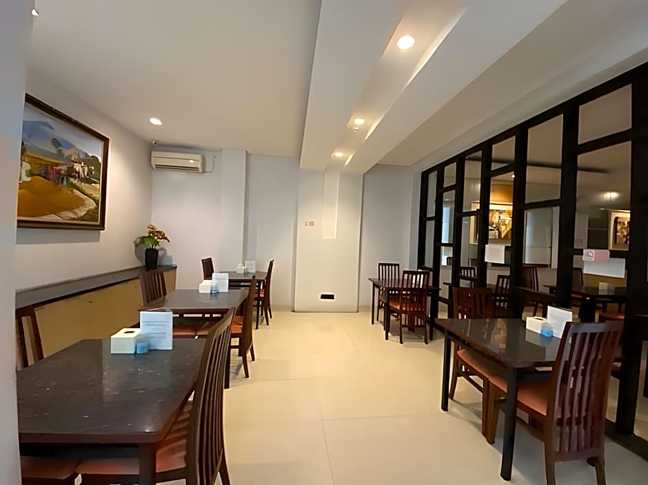 Townhouse Oak Hotel Niaga Surabaya