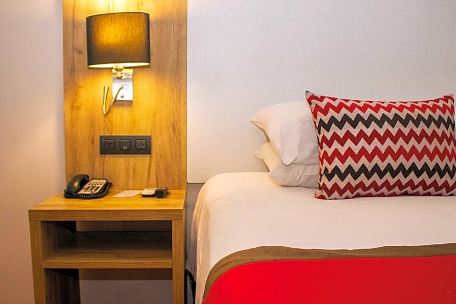 Ramada Panama Centro via Argentina