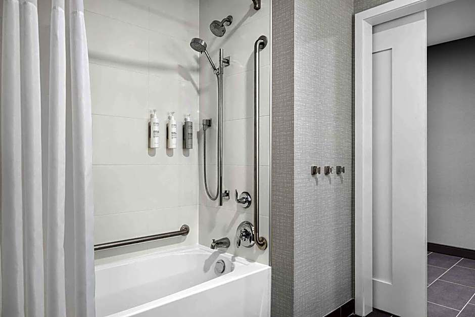 Hampton Inn & Suites Orangeville, ON