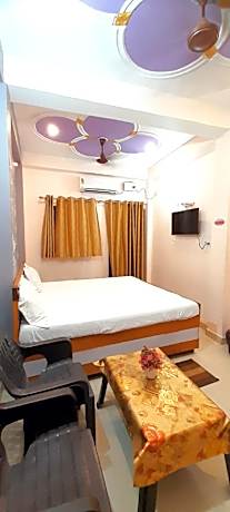 Shiv Niketan Guest House 200 mtr  Shri Ram mandir 