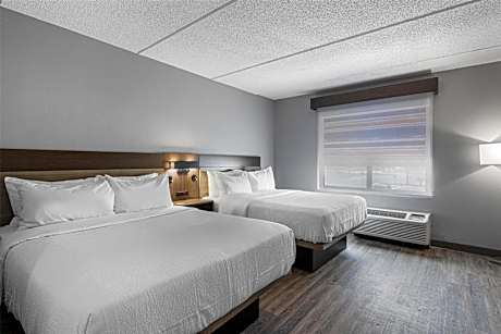 Queen Suite with Two Queen Beds