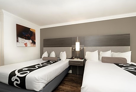 2 Queen Beds Nonsmoking