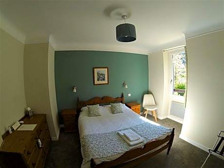 Twin room-Comfort-Ensuite with Shower-Garden View