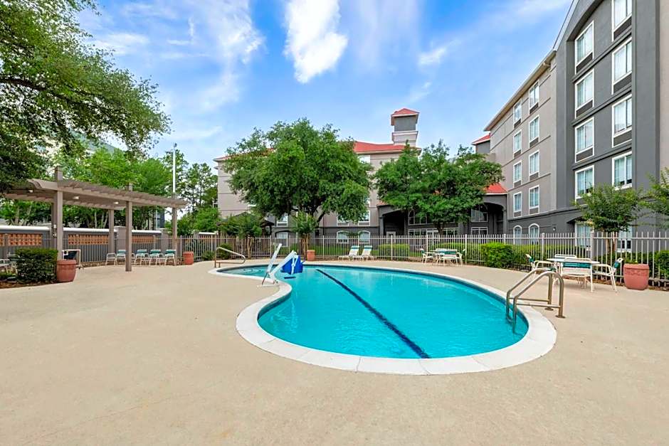La Quinta Inn & Suites by Wyndham Houston Bush Iah South