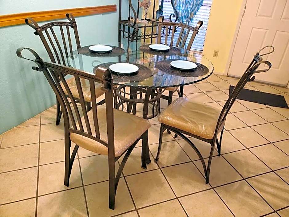 Charming SPI family condo - walking distance to the beach, Sleeps 6, Third Floor, 2026 Traveler Award