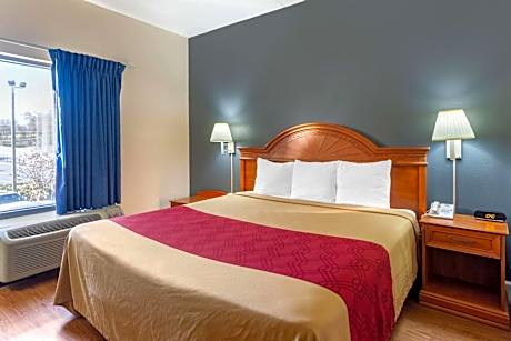King Room - Accessible/Non-Smoking