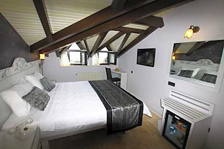 Double or Twin Room with Sea View