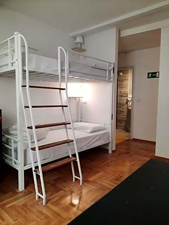 Single Bed in Mixed Dormitory Room
