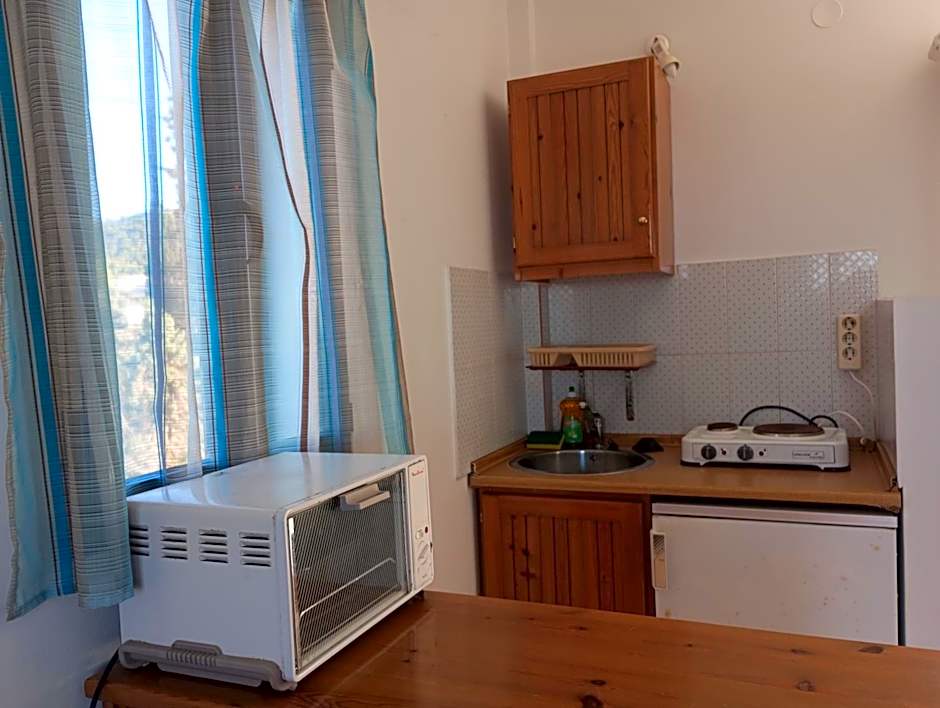 Ero Aegina Hospitality