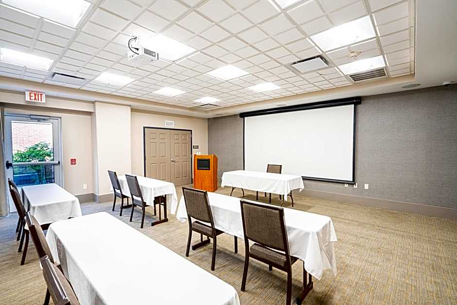 Country Inn & Suites by Radisson, State College (Penn State Area), PA