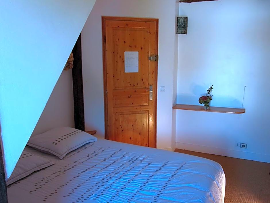 Gîte L'Ange Blanc 12 chambres, 25 personnes, piscine couverte chauffée