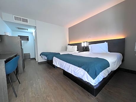 Deluxe Quadruple Room - Non-Smoking