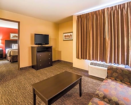 Efficiency Queen Suite - Accessible/Non-Smoking