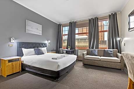 Deluxe Queen Room