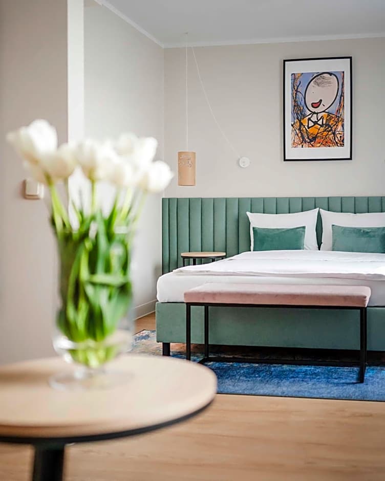 Hotel H12