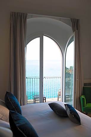 Deluxe Double Room with Balcony and Sea View