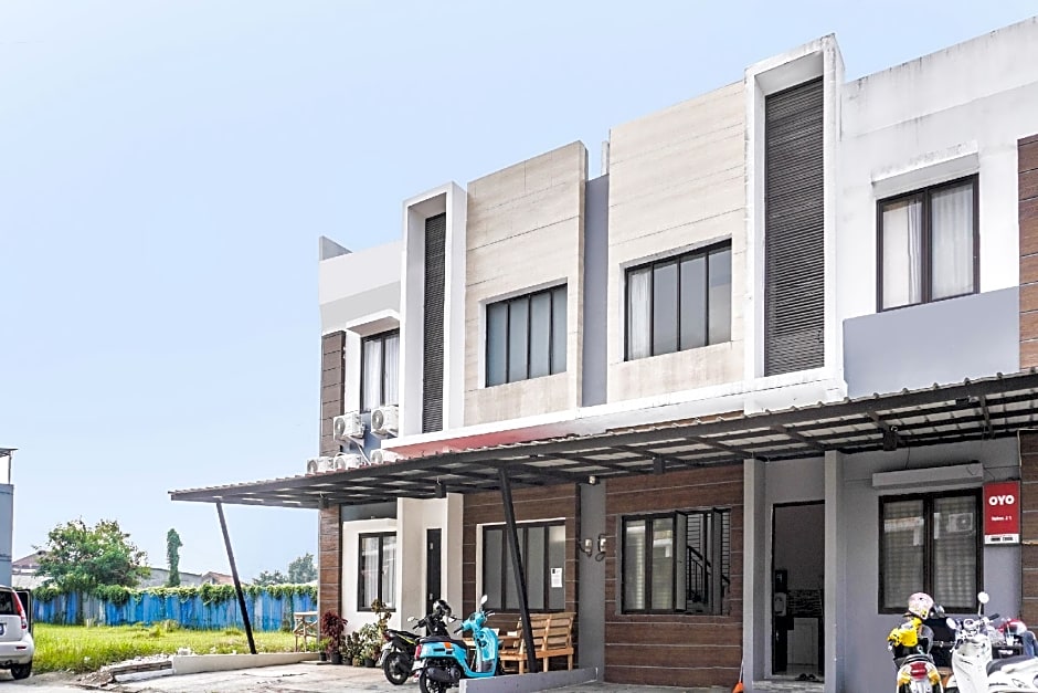 OYO 91646 fio colombus residence