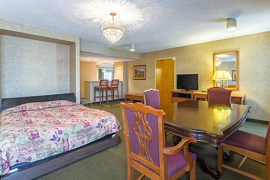 Clarion Inn and Summit Center