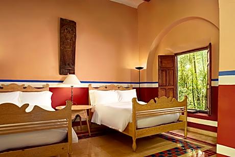Deluxe Queen Room