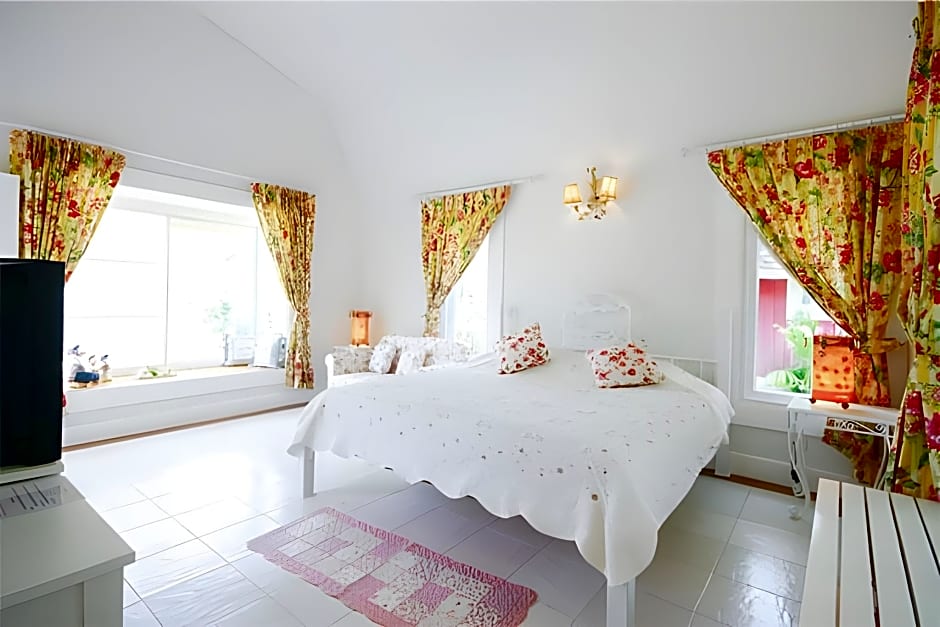 Belmont Village Hotel